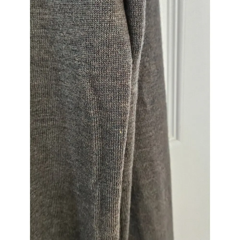 Banana Republic Men’s Large 100% Merino Wool V-Neck Sweater Olive Green